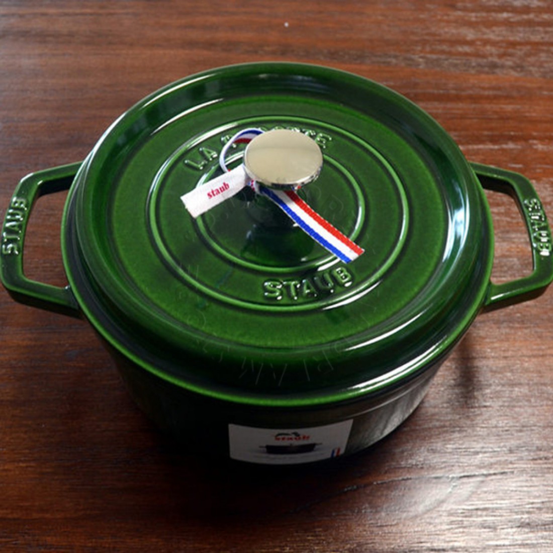 Cocottse STAUB High Quality Cast Metal Iron Cooking Pot Used By Professional chef All Around The World