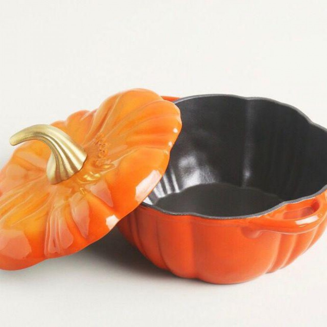 Cast Iron Casserole Non-Stick Pumpkin Shaped Pot Stew Pot